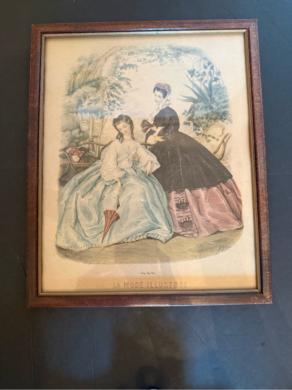 LA MODE ILLUSTREE WOOD
FRAME PRINT FRENCH
WOMEN VICTORIAN FASHION
Pre-Owned